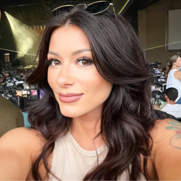 Meet your Posher, Heidi - Picture 1 of 1